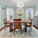 Bright & Spacious Apartment, Mins From Downtown Boston, Parking