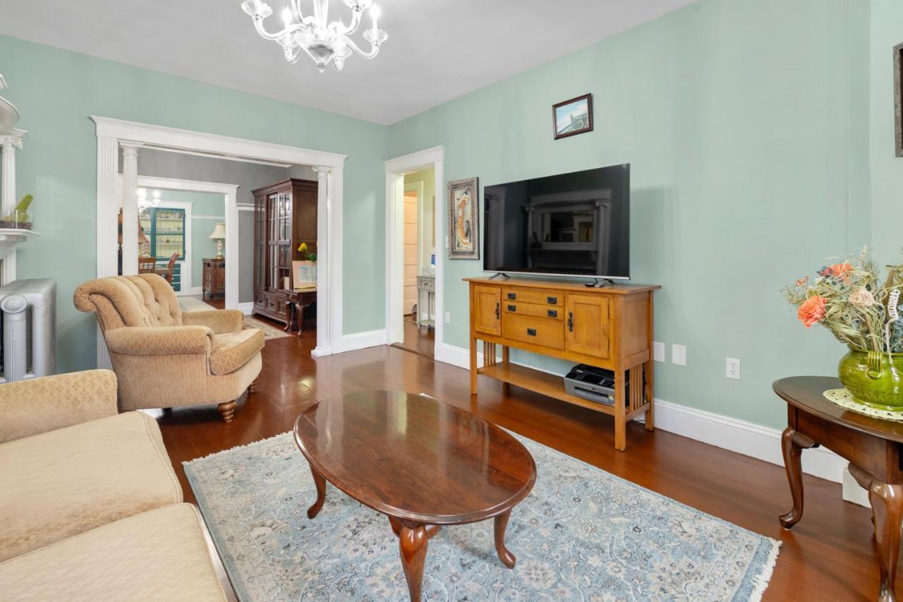 Bright & Spacious Apartment, Mins From Downtown Boston, Parking Apartment