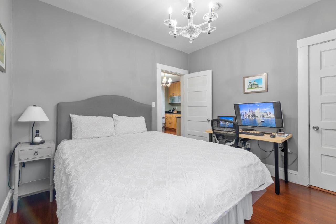 Bright & Spacious Apartment, Mins From Downtown Boston, Parking Apartment *