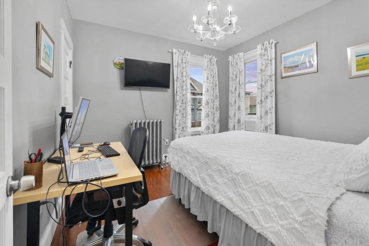 Apartment Bright & Spacious Apartment, Mins From Downtown Boston, Parking *