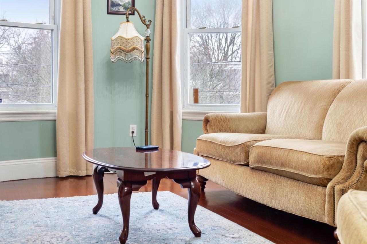 Apartment Bright & Spacious Apartment, Mins From Downtown Boston, Parking Boston